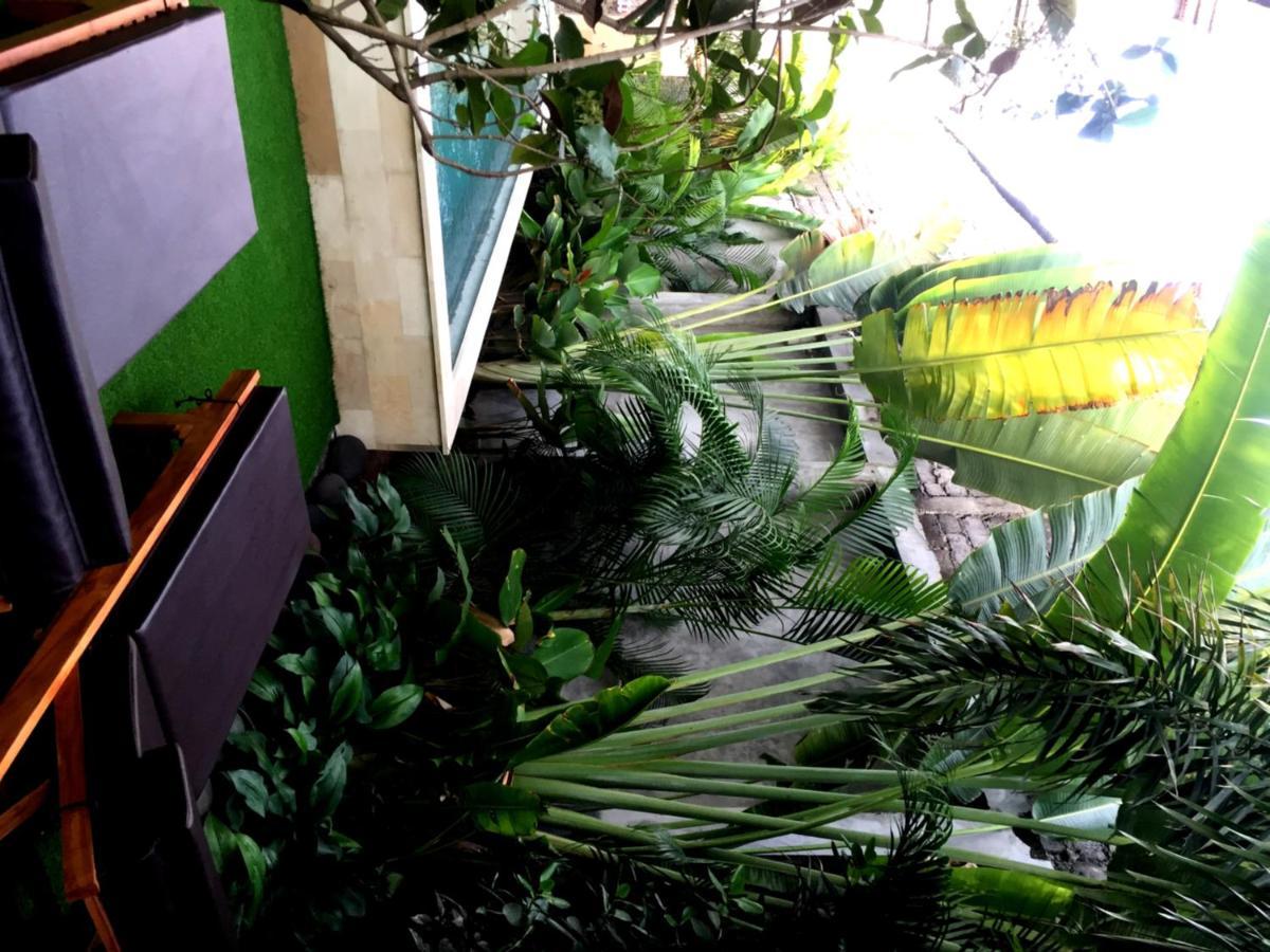 Kubu Kenak Guesthouse Seminyak  Exterior photo